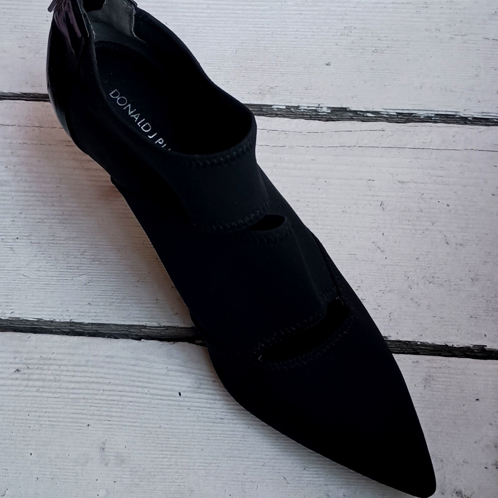 Donald Pliner  Black stretch heels